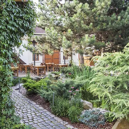 Penzion Ve Stoleti Loděnice